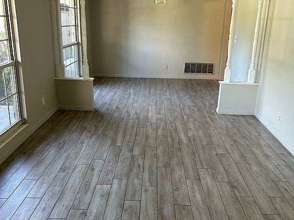 3rd image of 1604 Bay Cir W