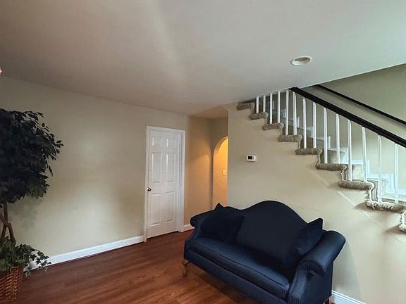 4th image of 707 Mentor Ave