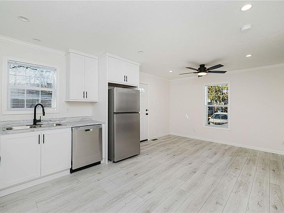 5th image of 1346 Six Newport Ave #A