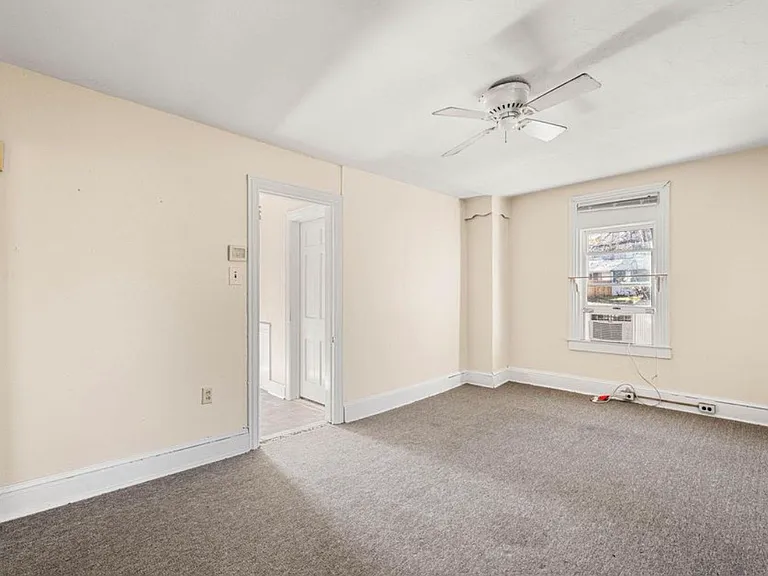 106 N Valley Rd #B — Photo 6