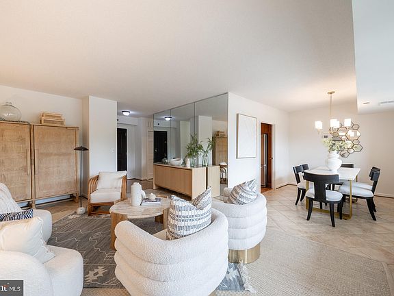 3rd image of 1805 Crystal Dr APT 208S