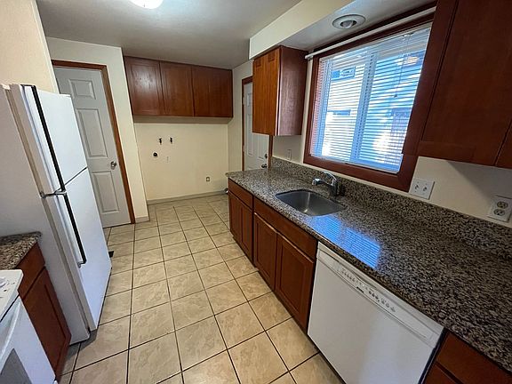 4th image of 1637 SE Skylark Dr