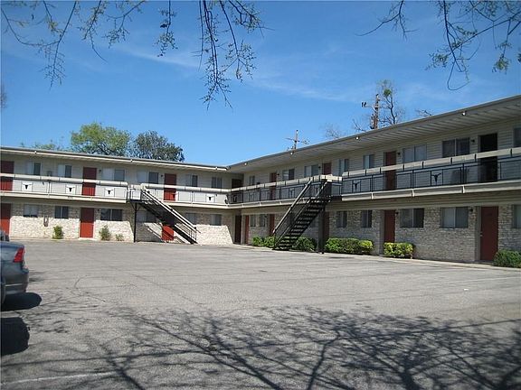 3rd image of 926 E Dean Keeton St #202