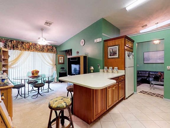 3rd image of 664 Centre Ct SW Unit 11-D