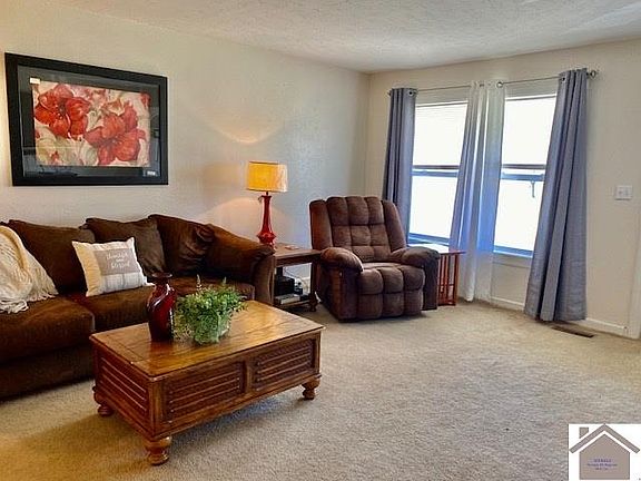 4th image of 44 Phillips Dr