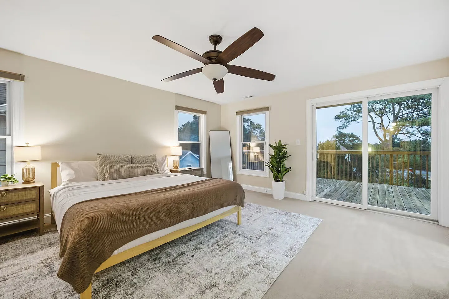 4 bed, 3.5 bath, 2851 sqft, $5,200 — Photo 1