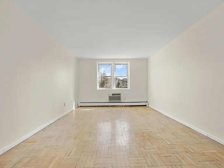 140 Grove St #4G — Photo 3