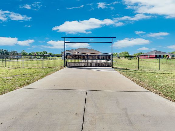 4th image of 656 Bunk House Rd