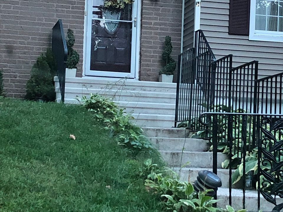 2nd image of 34 Seneca Rd