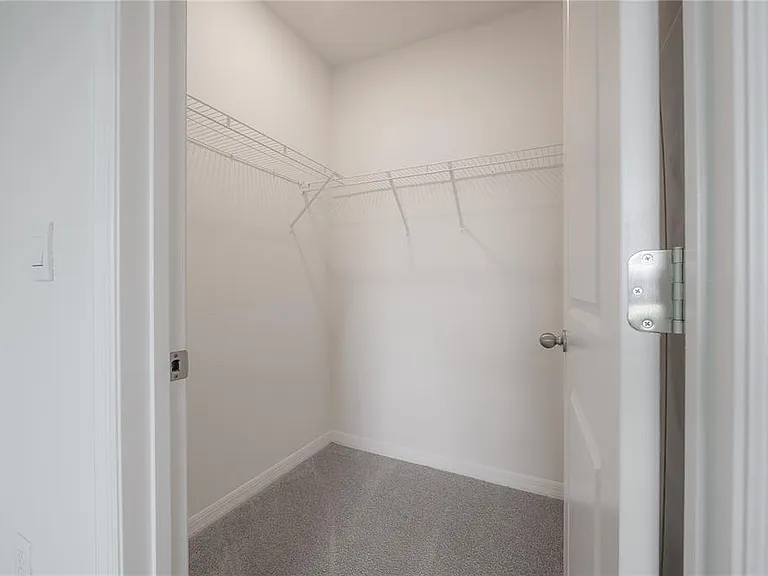 16701 Maude Dr — Photo 33