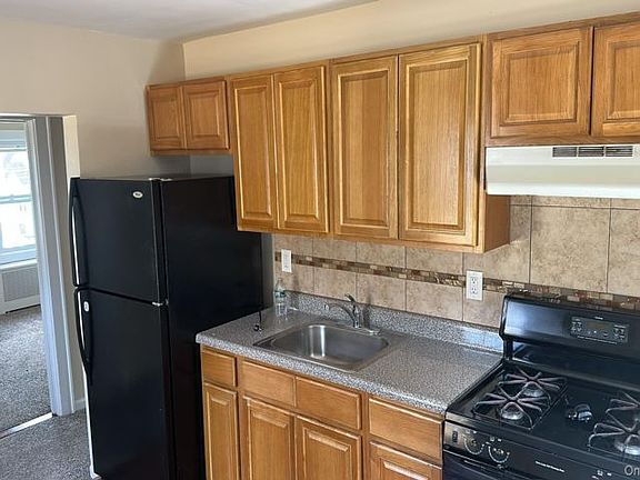 2nd image of 28 Stowe Pl