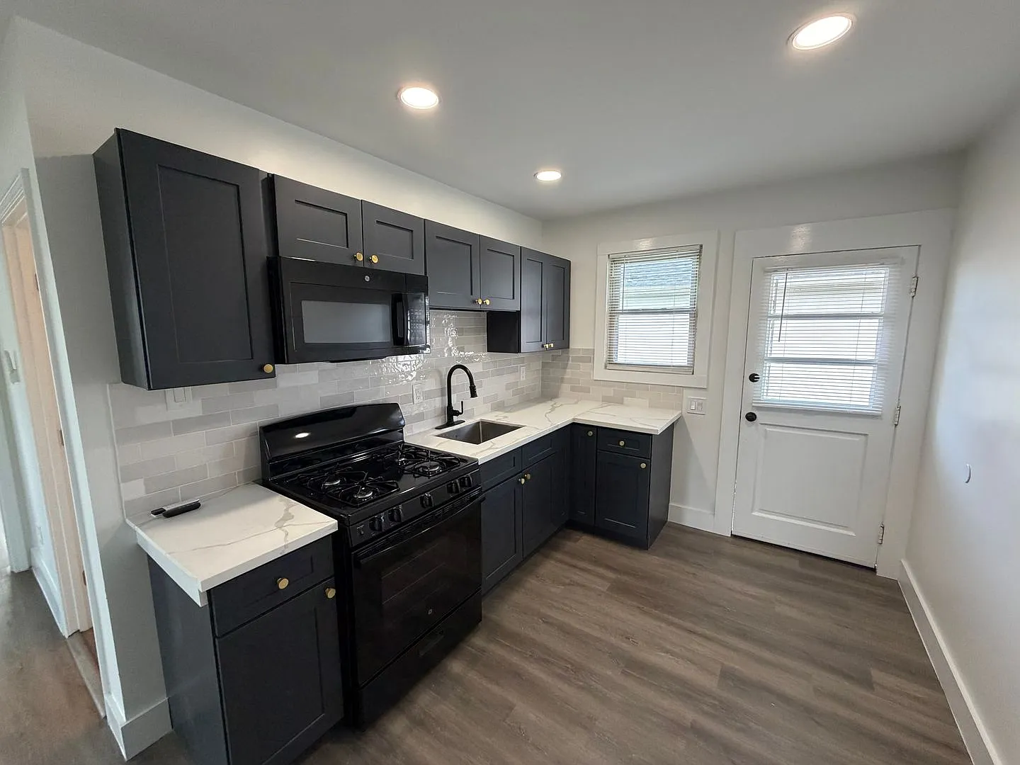 604 North Causeway Blvd — Photo 3
