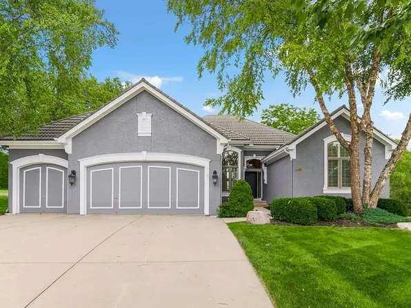 9923 Fountain Cir, Lenexa, KS 66220