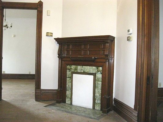 4th image of 163 W Washington St