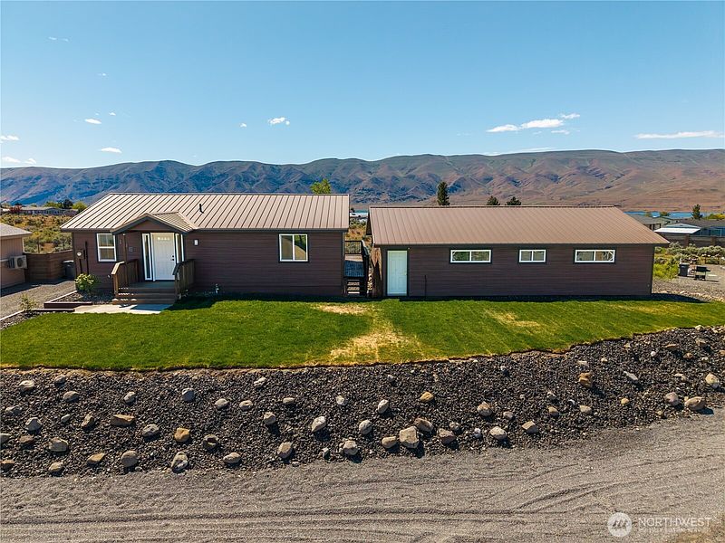 2nd image of 106 SW Yucca Place