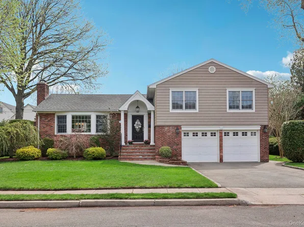 137 Weyford Terrace, Garden City, NY 11530