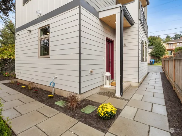 8410 17th Avenue SW #B, Seattle, WA 98106