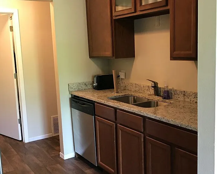 Fernbrook Townhomes — Photo 24