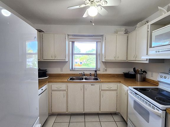 5th image of 2000 Alamanda Dr APT 206