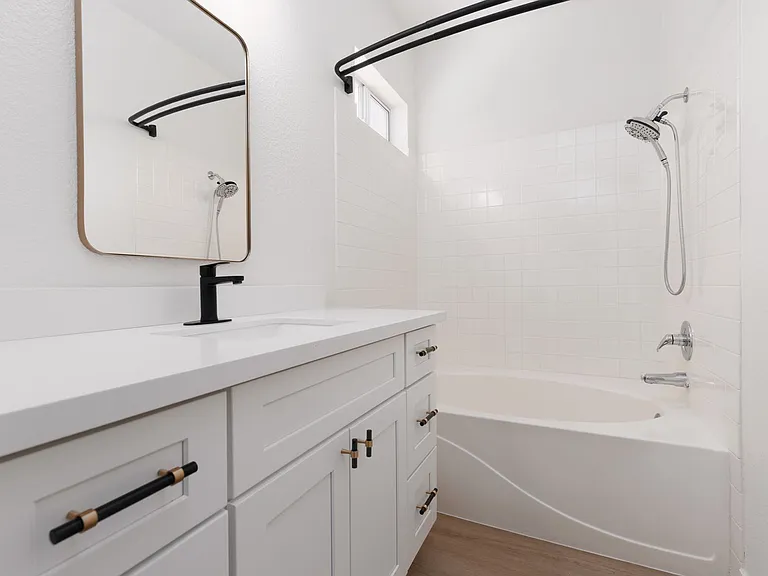 886 Park Walk Ave — Photo 13