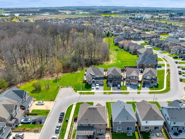 1 Elderberry Rd, Thorold, ON L2V 0E7