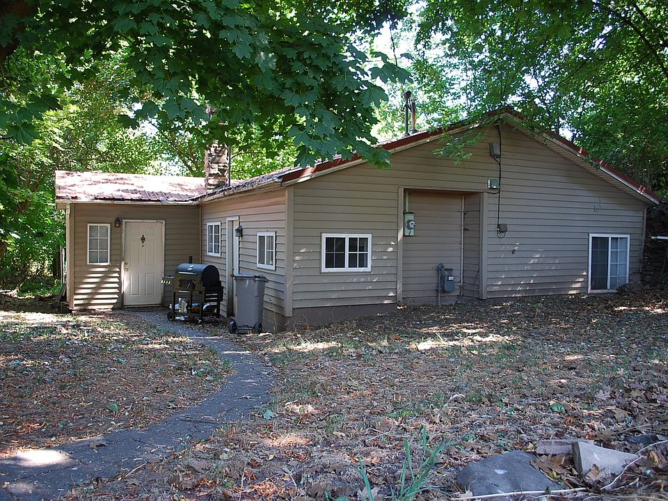 1st image of 630 SE Dilke St