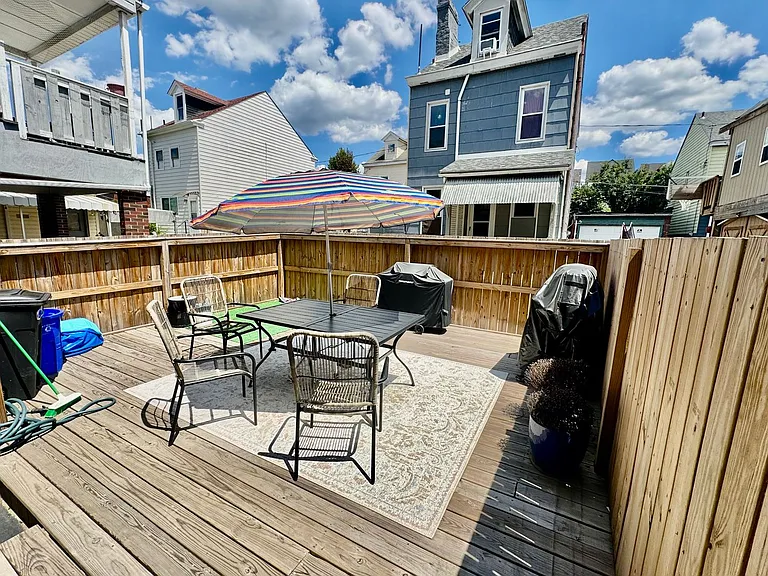 227 Ella St — Photo 10