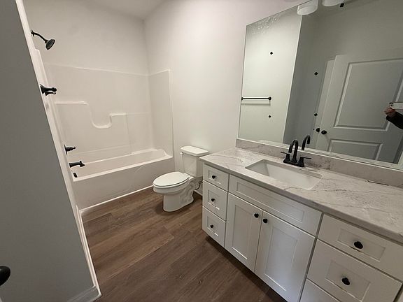 4th image of 838-6 Ridgewood Dr