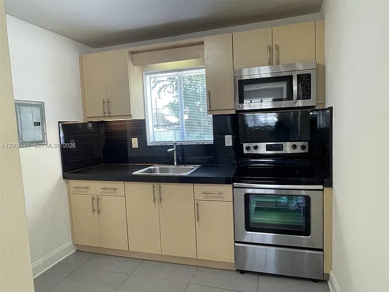 502 NE 70th St #1 — Photo 3