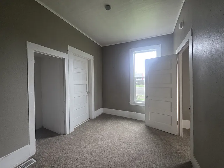 634 SW Church St — Photo 16