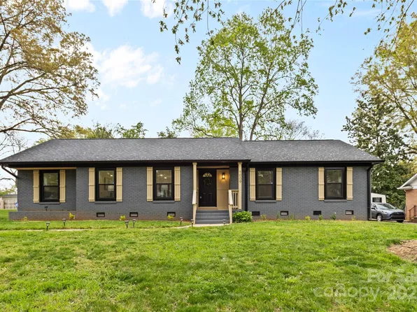 7009 Wrentree Dr, Charlotte, NC 28210
