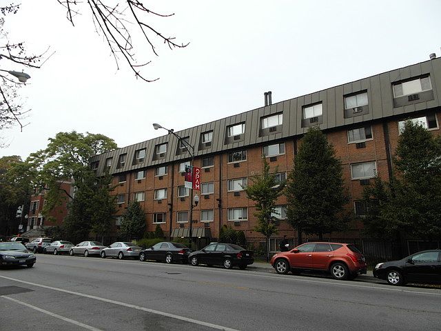 1st image of 900 W Fullerton Ave APT 2C