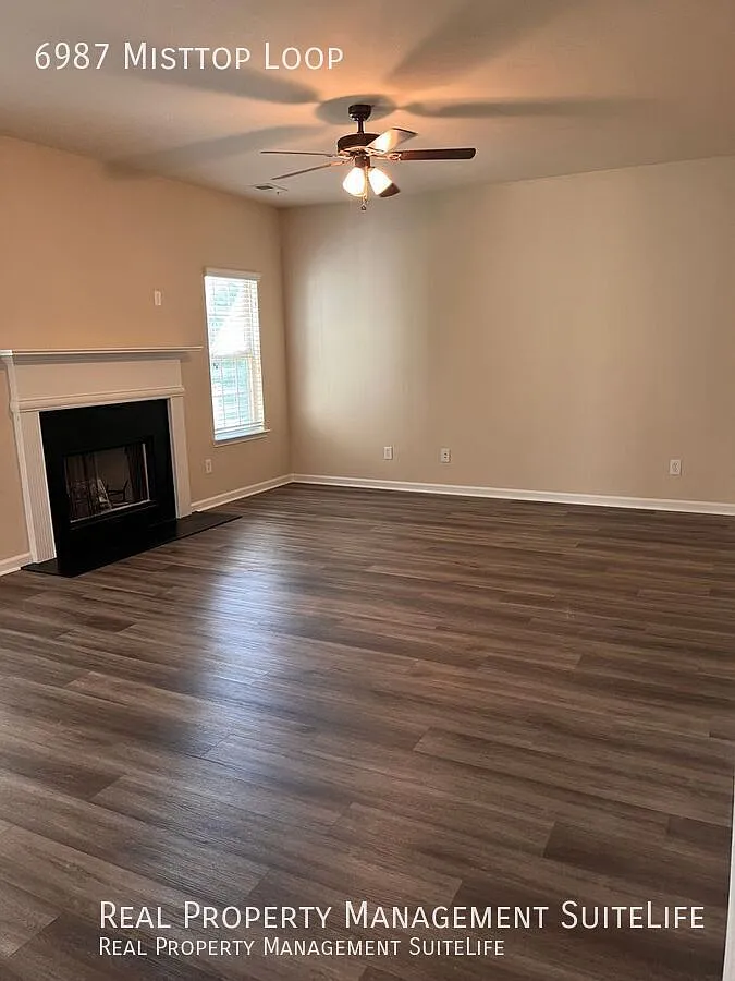 Beautiful 4 Bedroom Home in Fairburn — Photo 4