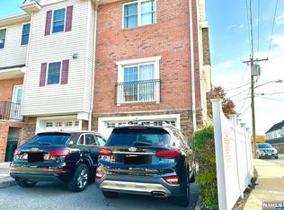11 Doris Ln, Wallington, NJ 07057