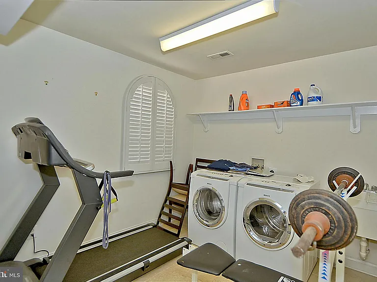 720 Battery Pl — Photo 22