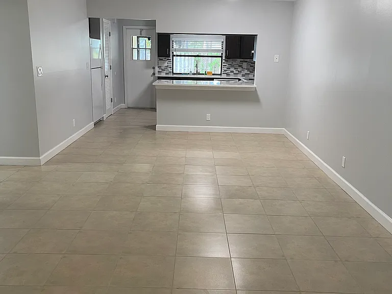 2051 Cove Ln — Photo 10