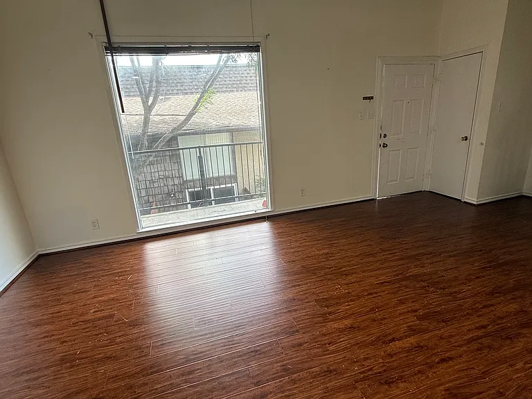 3131 Wycliff Ave — Photo 2