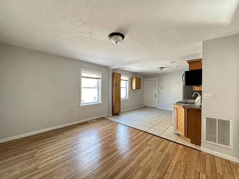 2458 N Clybourn Ave #R2 — Photo 9