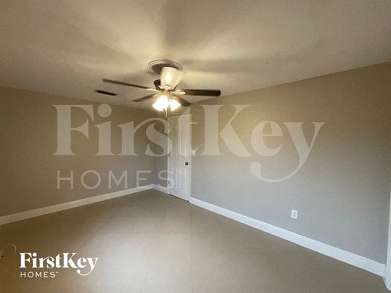 2100 NW 74th Ave — Photo 12