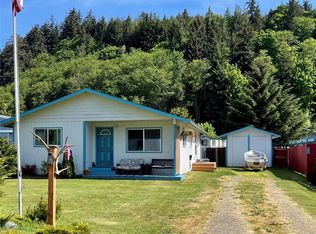 41 Salmon St, Clallam Bay, WA 98326