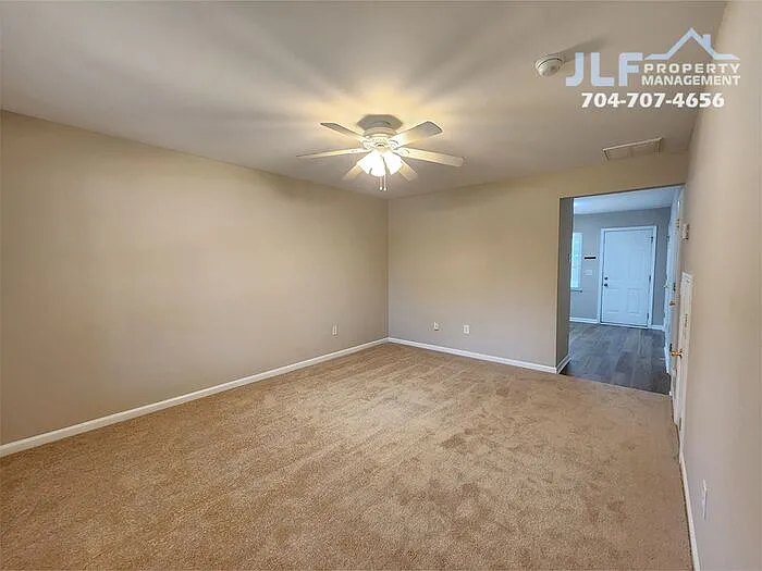 2504 S Ridge Ave — Photo 4