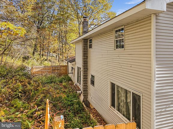 3rd image of 10 Hemlock Rd
