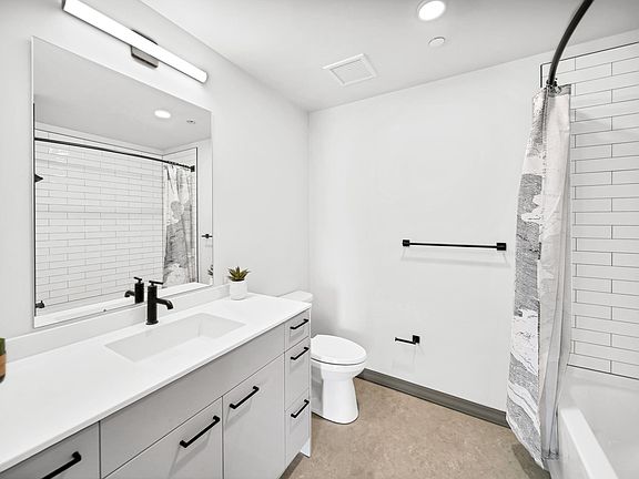 3rd image of 2151 N Elston Ave #746