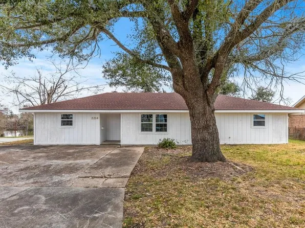 2214 Carlin Dr, Westlake, LA 70669