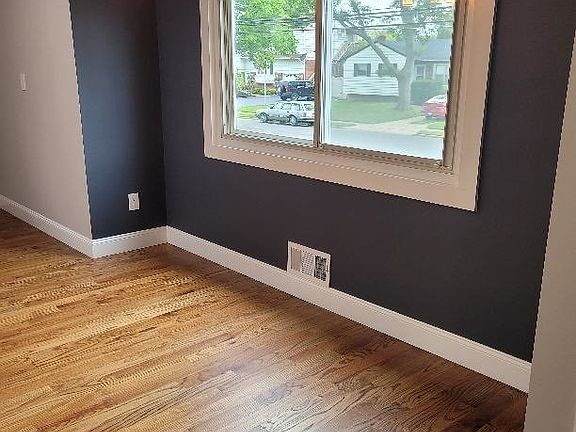 4th image of 145 Burlington Ave