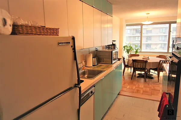 Sold by R New York | media 4