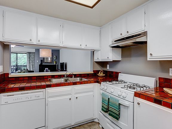 3rd image of 2018 Griffith Park Blvd APT 226