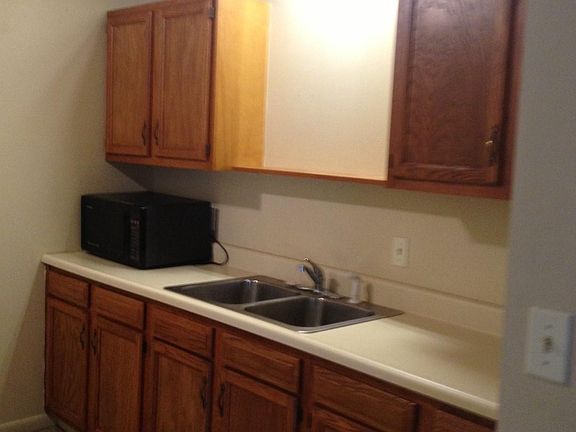 2nd image of 423 E Patti Page Blvd #B