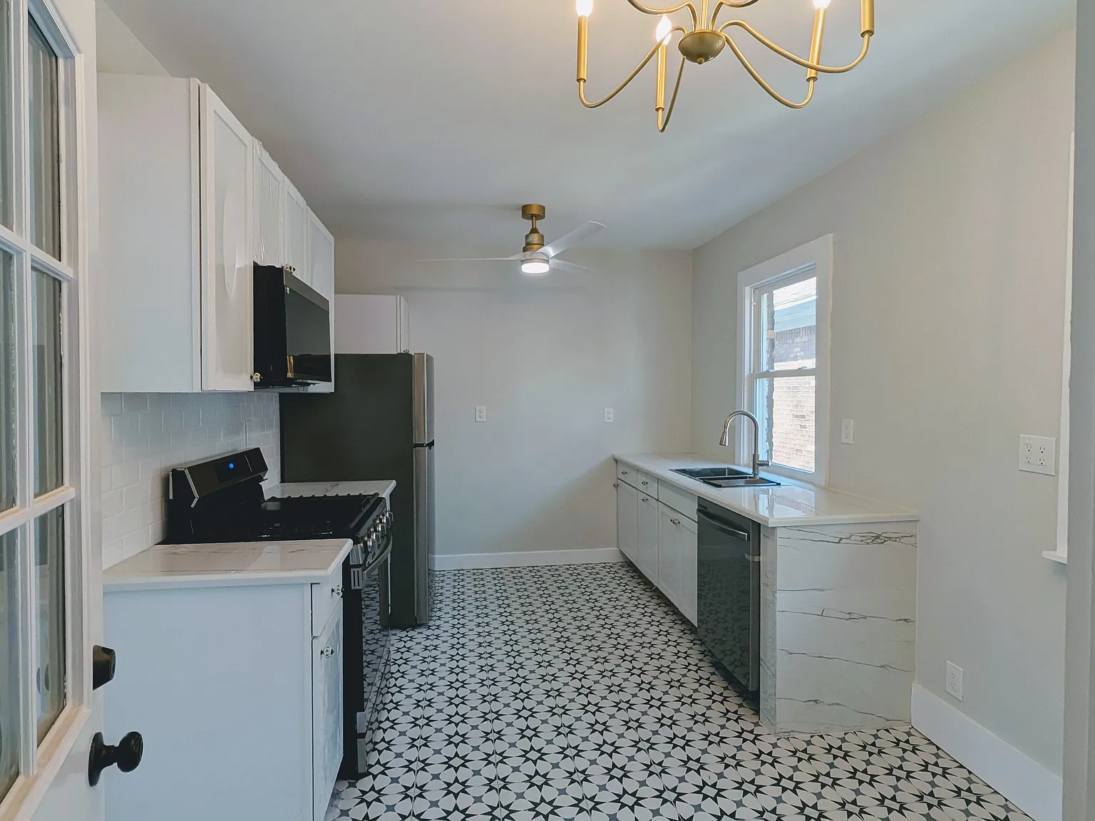 3 bed, 1625 sqft, $1,600 — Photo 3
