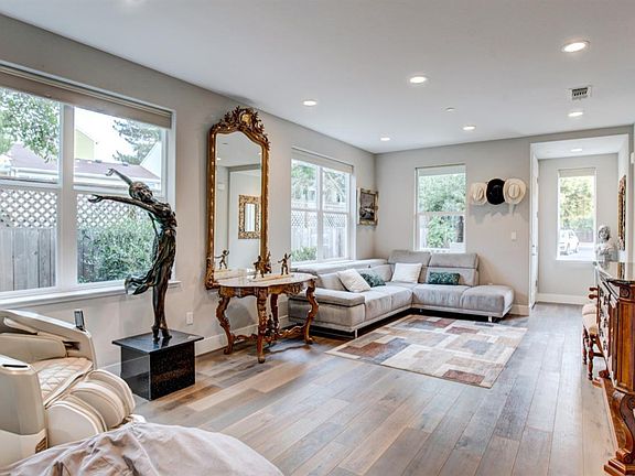 2nd image of 985 Prospect Avenue